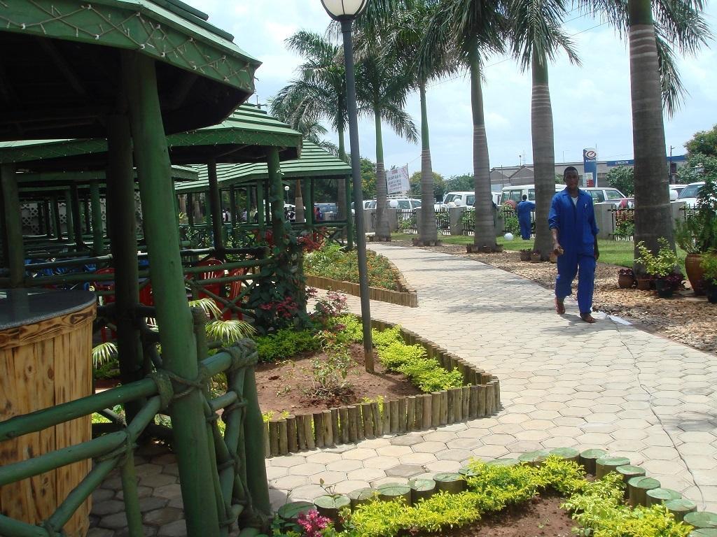 Blue Pearl Hotel & Apartments Dar es Salaam Exterior foto